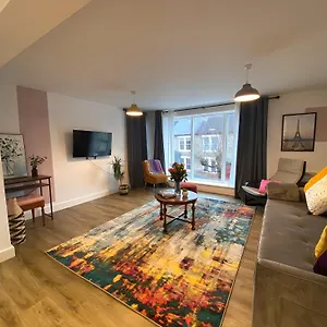 venus-riverside-2-bed-lounge.cambridgehotelsuk.com/