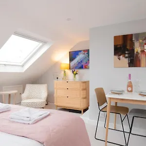  Homestay Cosy Loft Retreat, King Bed, En-suite, Kitchenette,